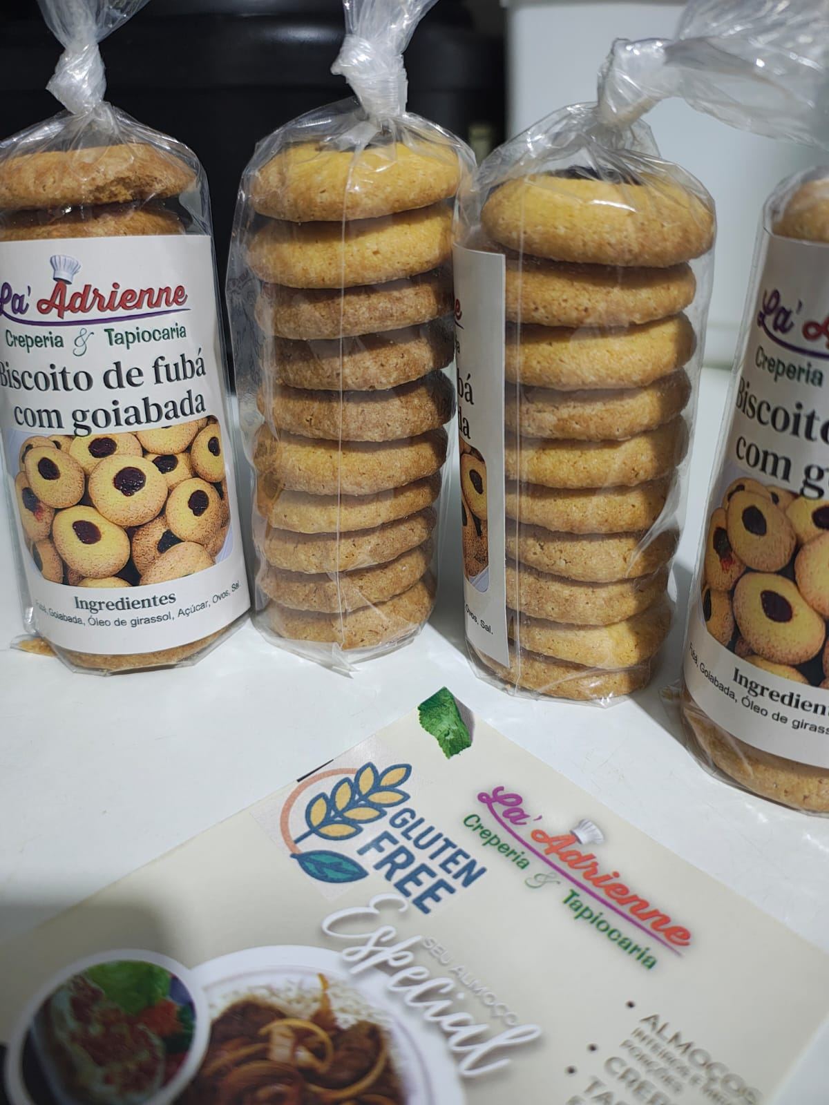 Biscoito de fubá com goiabada