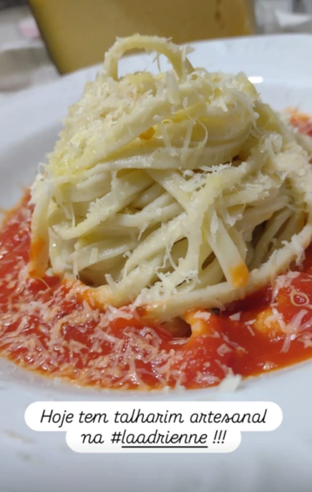 Talharim artesanal ao molho de tomate